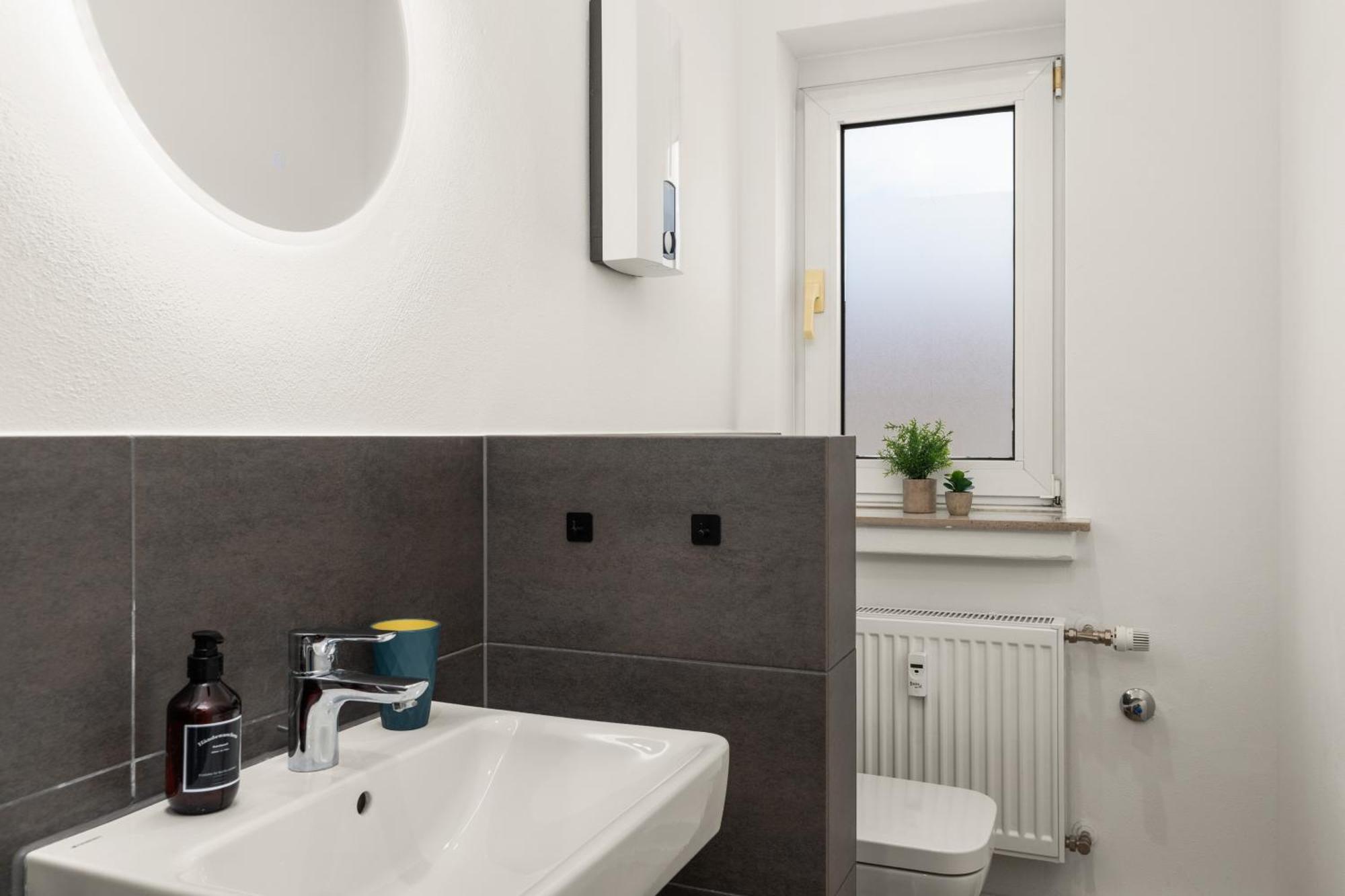 Homely-Apartment Manhattanart, Zentral, Parkplatz, Billard,Ps4, Dart, Balkon 빌레펠트 외부 사진